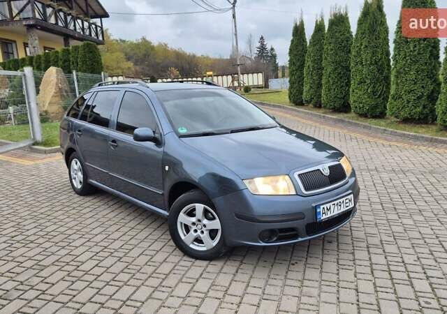 Серый Шкода Фабия, объемом двигателя 1.39 л и пробегом 299 тыс. км за 2999 $, фото 1 на Automoto.ua