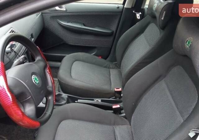 Серый Шкода Фабия, объемом двигателя 1.4 л и пробегом 198 тыс. км за 5200 $, фото 1 на Automoto.ua