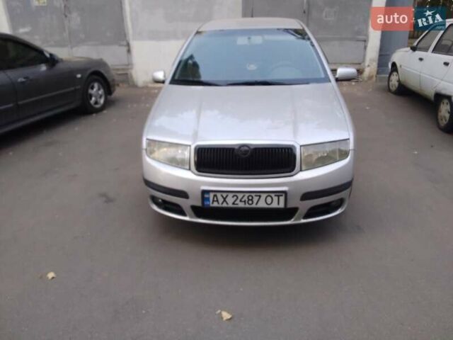 Сірий Шкода Фабія, об'ємом двигуна 1.39 л та пробігом 300 тис. км за 4250 $, фото 1 на Automoto.ua