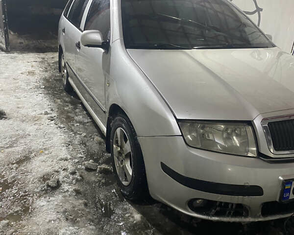 Серый Шкода Фабия, объемом двигателя 1.2 л и пробегом 198 тыс. км за 3350 $, фото 1 на Automoto.ua