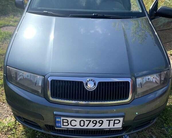 Серый Шкода Фабия, объемом двигателя 1.39 л и пробегом 289 тыс. км за 5200 $, фото 1 на Automoto.ua