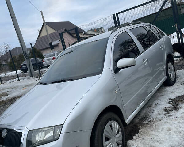 Сірий Шкода Фабія, об'ємом двигуна 1.4 л та пробігом 297 тис. км за 3900 $, фото 1 на Automoto.ua
