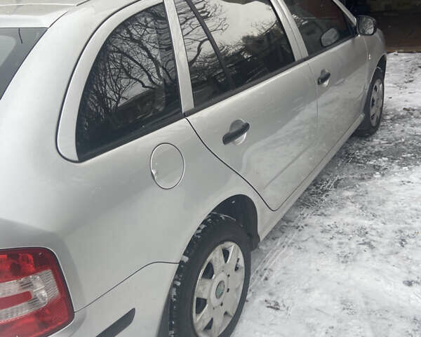 Сірий Шкода Фабія, об'ємом двигуна 1.2 л та пробігом 88 тис. км за 3100 $, фото 1 на Automoto.ua
