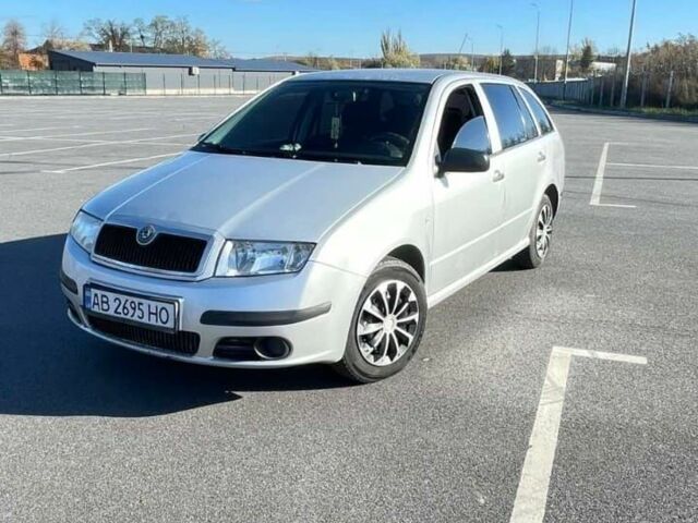 Серый Шкода Фабия, объемом двигателя 1.2 л и пробегом 282 тыс. км за 3100 $, фото 1 на Automoto.ua