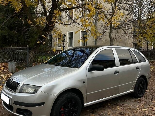 Сірий Шкода Фабія, об'ємом двигуна 1.2 л та пробігом 208 тис. км за 3500 $, фото 1 на Automoto.ua