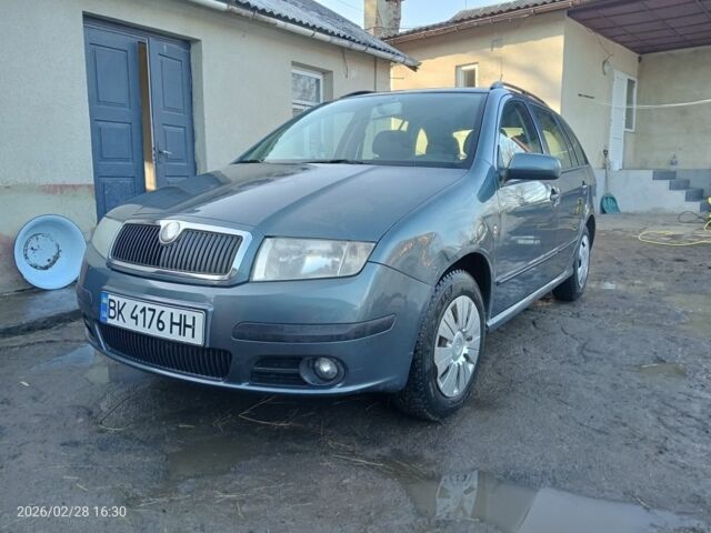 Сірий Шкода Фабія, об'ємом двигуна 1.2 л та пробігом 227 тис. км за 2900 $, фото 1 на Automoto.ua
