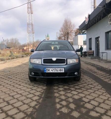 Серый Шкода Фабия, объемом двигателя 1.2 л и пробегом 220 тыс. км за 3000 $, фото 1 на Automoto.ua