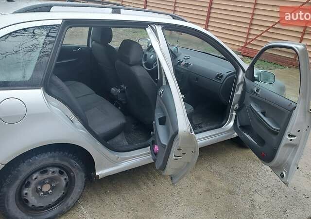 Серый Шкода Фабия, объемом двигателя 1.39 л и пробегом 247 тыс. км за 3500 $, фото 1 на Automoto.ua