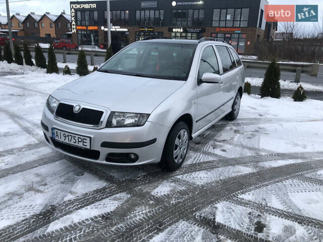 Серый Шкода Фабия, объемом двигателя 1.39 л и пробегом 225 тыс. км за 4300 $, фото 1 на Automoto.ua