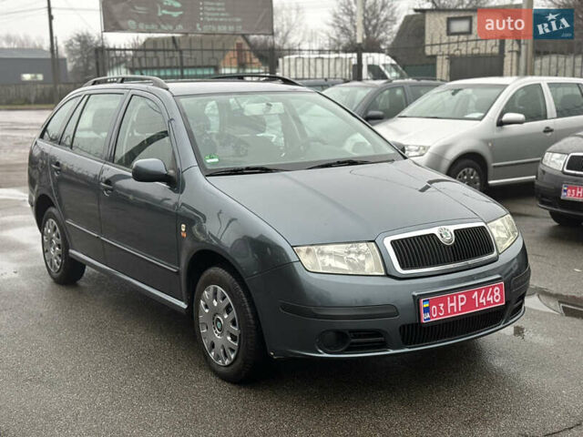 Серый Шкода Фабия, объемом двигателя 1.4 л и пробегом 215 тыс. км за 4500 $, фото 1 на Automoto.ua