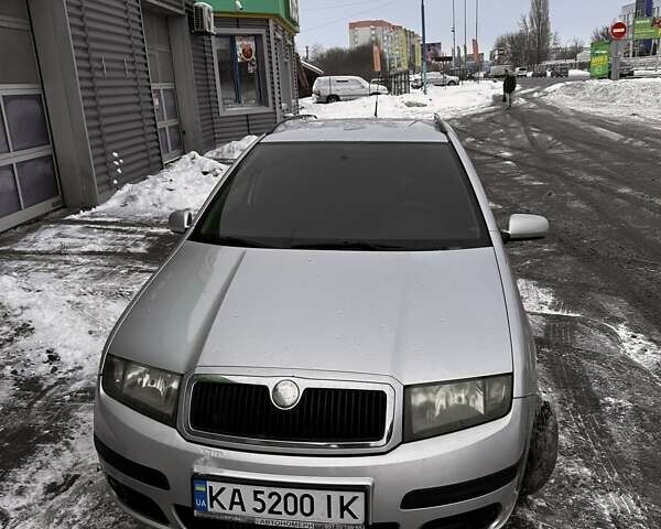 Серый Шкода Фабия, объемом двигателя 1.39 л и пробегом 290 тыс. км за 3800 $, фото 1 на Automoto.ua