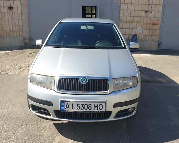 Серый Шкода Фабия, объемом двигателя 1.39 л и пробегом 330 тыс. км за 4320 $, фото 1 на Automoto.ua