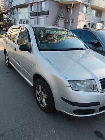 Серый Шкода Фабия, объемом двигателя 1.4 л и пробегом 290 тыс. км за 4000 $, фото 1 на Automoto.ua