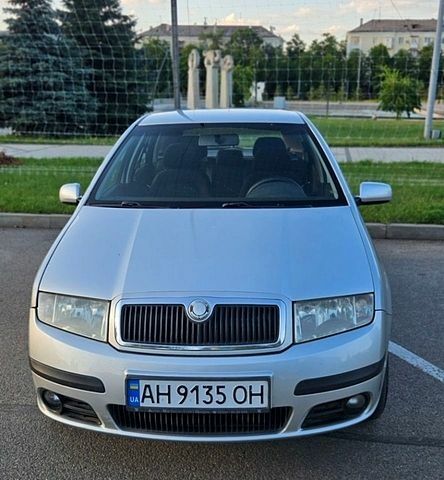 Серый Шкода Фабия, объемом двигателя 1.39 л и пробегом 221 тыс. км за 3800 $, фото 1 на Automoto.ua