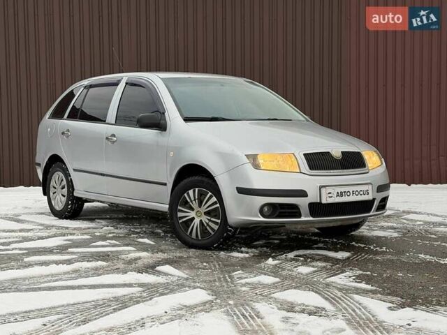Серый Шкода Фабия, объемом двигателя 1.2 л и пробегом 246 тыс. км за 3290 $, фото 1 на Automoto.ua