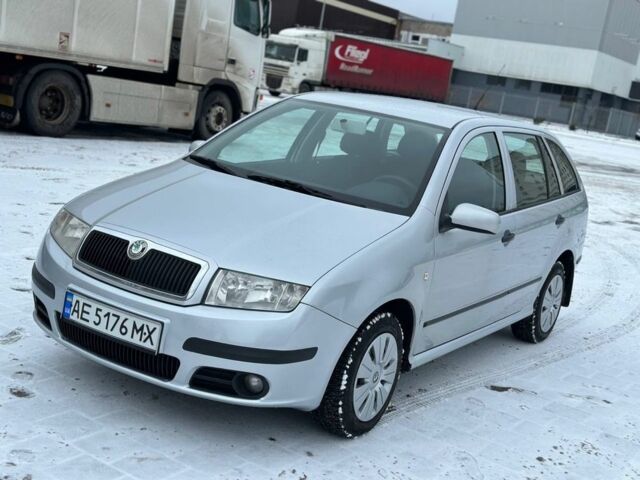 Серый Шкода Фабия, объемом двигателя 1.4 л и пробегом 154 тыс. км за 4400 $, фото 1 на Automoto.ua