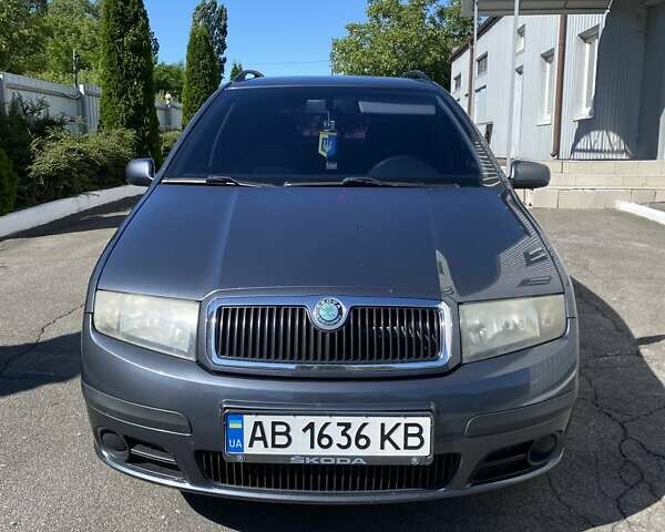 Серый Шкода Фабия, объемом двигателя 1.2 л и пробегом 228 тыс. км за 5200 $, фото 1 на Automoto.ua