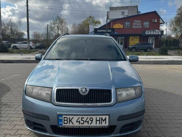 Сірий Шкода Фабія, об'ємом двигуна 1.4 л та пробігом 300 тис. км за 4000 $, фото 1 на Automoto.ua
