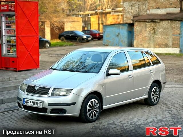 Серый Шкода Фабия, объемом двигателя 1.4 л и пробегом 190 тыс. км за 4300 $, фото 1 на Automoto.ua