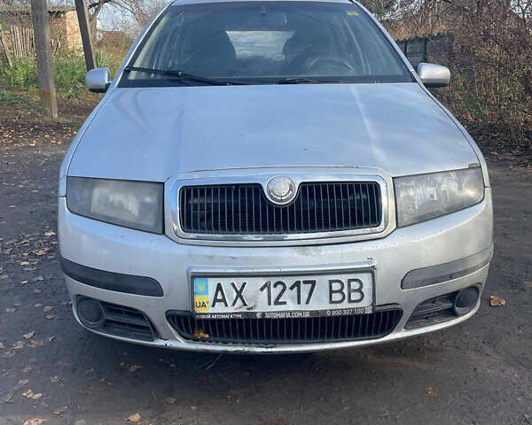 Сірий Шкода Фабія, об'ємом двигуна 1.2 л та пробігом 400 тис. км за 1500 $, фото 1 на Automoto.ua