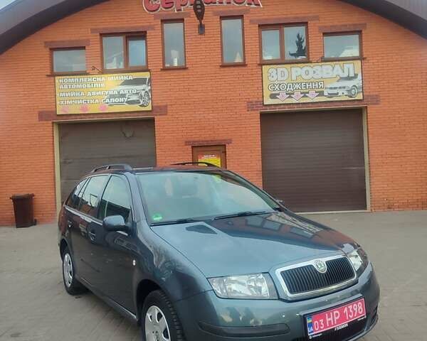 Сірий Шкода Фабія, об'ємом двигуна 1.39 л та пробігом 180 тис. км за 4440 $, фото 1 на Automoto.ua