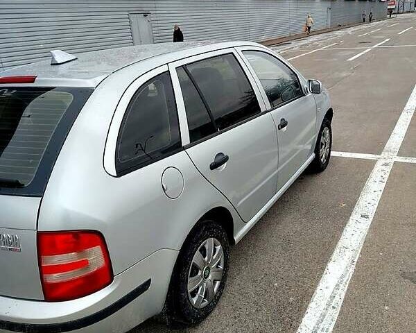 Серый Шкода Фабия, объемом двигателя 1.2 л и пробегом 217 тыс. км за 4500 $, фото 1 на Automoto.ua