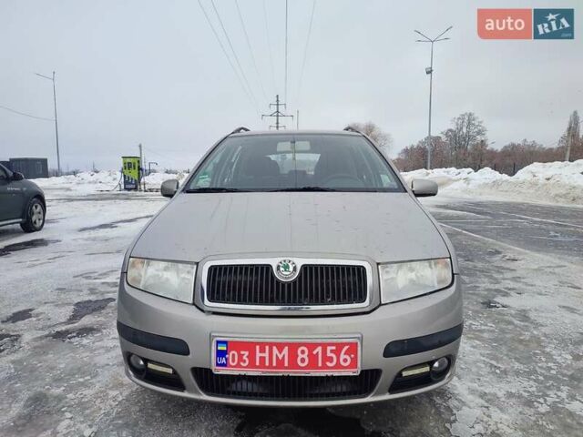 Серый Шкода Фабия, объемом двигателя 1.39 л и пробегом 235 тыс. км за 4500 $, фото 1 на Automoto.ua