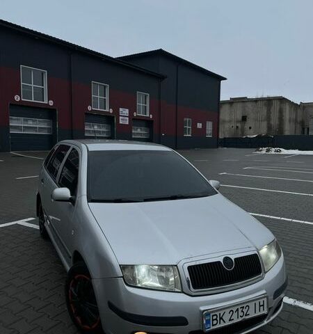 Серый Шкода Фабия, объемом двигателя 1.42 л и пробегом 390 тыс. км за 3999 $, фото 1 на Automoto.ua