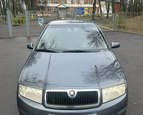 Серый Шкода Фабия, объемом двигателя 1.39 л и пробегом 180 тыс. км за 4350 $, фото 1 на Automoto.ua