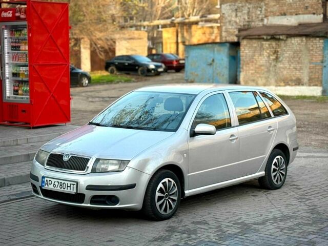 Серый Шкода Фабия, объемом двигателя 1.4 л и пробегом 190 тыс. км за 4300 $, фото 1 на Automoto.ua