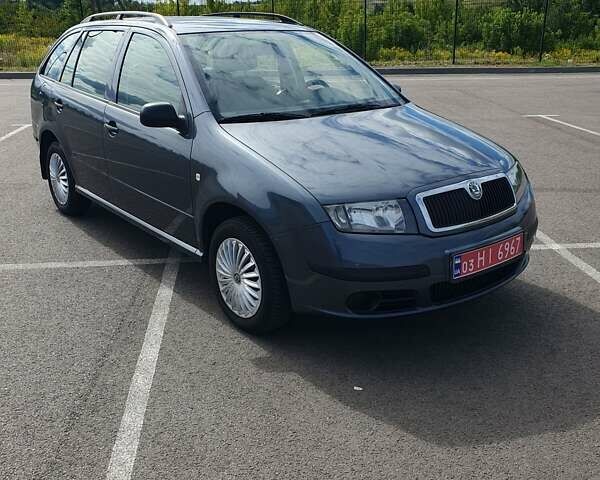 Серый Шкода Фабия, объемом двигателя 1.4 л и пробегом 200 тыс. км за 4900 $, фото 1 на Automoto.ua