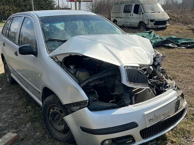 Серый Шкода Фабия, объемом двигателя 1.2 л и пробегом 370 тыс. км за 1300 $, фото 1 на Automoto.ua