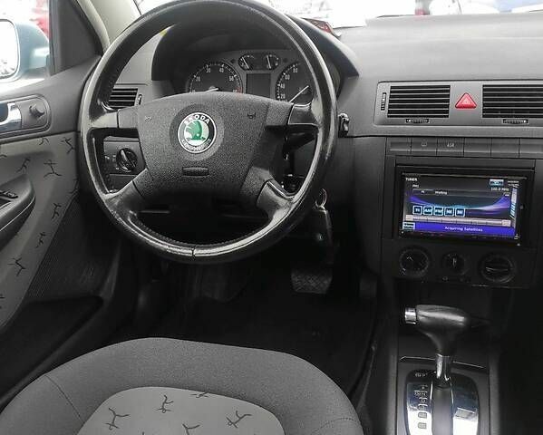 Серый Шкода Фабия, объемом двигателя 1.4 л и пробегом 206 тыс. км за 4907 $, фото 1 на Automoto.ua