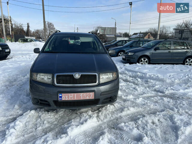 Серый Шкода Фабия, объемом двигателя 1.4 л и пробегом 240 тыс. км за 4400 $, фото 1 на Automoto.ua