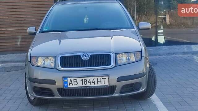 Сірий Шкода Фабія, об'ємом двигуна 1.39 л та пробігом 227 тис. км за 3750 $, фото 1 на Automoto.ua