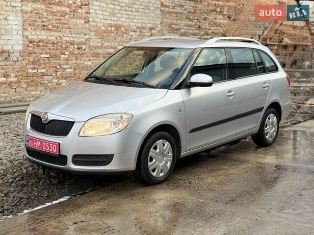 Серый Шкода Фабия, объемом двигателя 1.4 л и пробегом 235 тыс. км за 5500 $, фото 1 на Automoto.ua