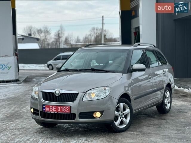 Серый Шкода Фабия, объемом двигателя 1.6 л и пробегом 212 тыс. км за 7500 $, фото 1 на Automoto.ua