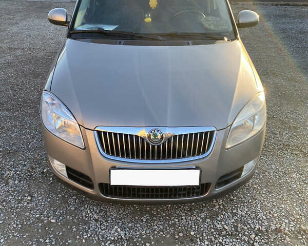 Серый Шкода Фабия, объемом двигателя 1.42 л и пробегом 238 тыс. км за 4000 $, фото 1 на Automoto.ua