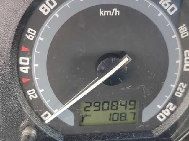 Серый Шкода Фабия, объемом двигателя 0 л и пробегом 297 тыс. км за 4000 $, фото 1 на Automoto.ua