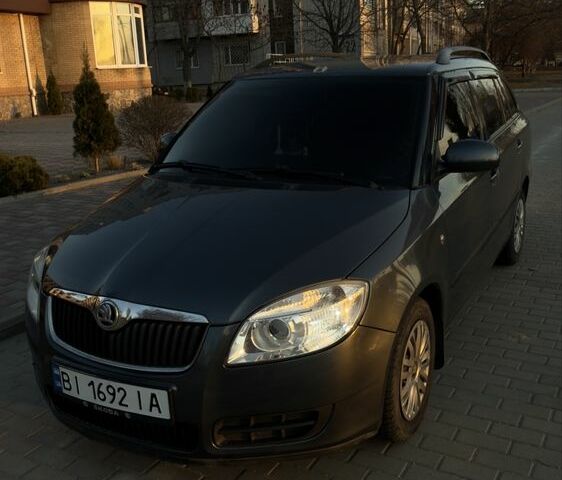 Серый Шкода Фабия, объемом двигателя 1.4 л и пробегом 337 тыс. км за 4300 $, фото 1 на Automoto.ua