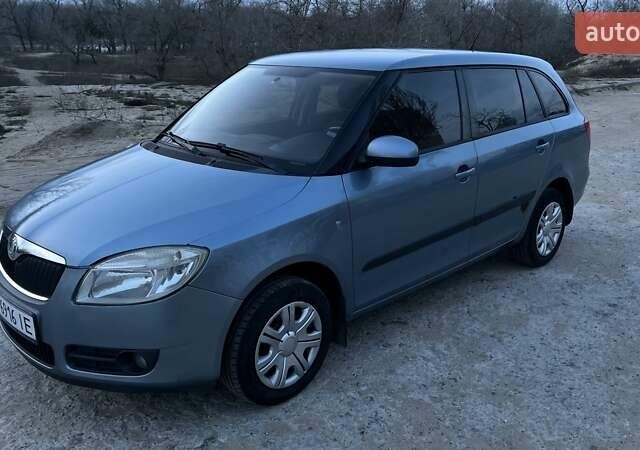 Серый Шкода Фабия, объемом двигателя 1.39 л и пробегом 201 тыс. км за 4500 $, фото 1 на Automoto.ua