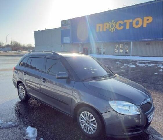 Серый Шкода Фабия, объемом двигателя 1.4 л и пробегом 335 тыс. км за 4400 $, фото 1 на Automoto.ua