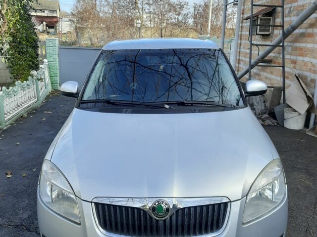 Серый Шкода Фабия, объемом двигателя 1.4 л и пробегом 208 тыс. км за 5500 $, фото 1 на Automoto.ua