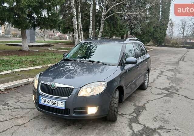 Серый Шкода Фабия, объемом двигателя 1.39 л и пробегом 232 тыс. км за 6500 $, фото 1 на Automoto.ua