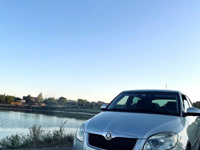 Сірий Шкода Фабія, об'ємом двигуна 1.4 л та пробігом 202 тис. км за 6000 $, фото 1 на Automoto.ua