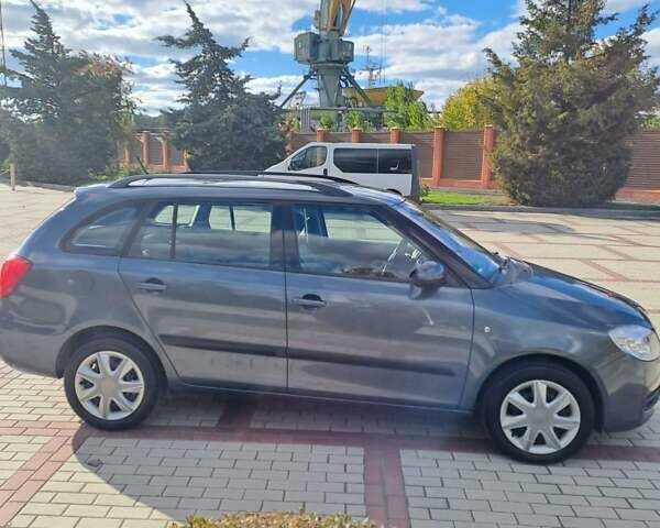 Сірий Шкода Фабія, об'ємом двигуна 1.4 л та пробігом 235 тис. км за 6000 $, фото 1 на Automoto.ua