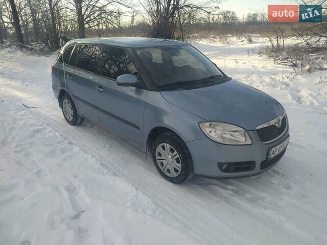 Серый Шкода Фабия, объемом двигателя 1.39 л и пробегом 202 тыс. км за 5200 $, фото 1 на Automoto.ua