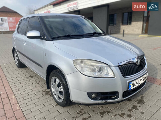 Сірий Шкода Фабія, об'ємом двигуна 1.4 л та пробігом 350 тис. км за 3900 $, фото 1 на Automoto.ua