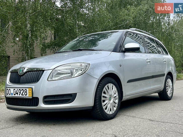 Серый Шкода Фабия, объемом двигателя 0 л и пробегом 230 тыс. км за 5499 $, фото 1 на Automoto.ua