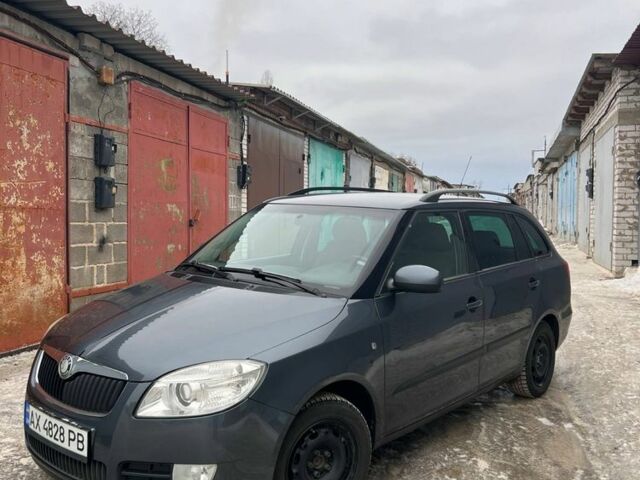 Серый Шкода Фабия, объемом двигателя 1.6 л и пробегом 260 тыс. км за 5800 $, фото 1 на Automoto.ua